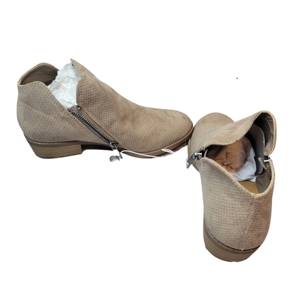 𝅺nwt Size 6 Universal Thread Booties - Picture 3 of 3